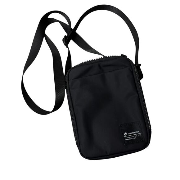 Lululemon Easy Access Crossbody Bag Black Purse Zip Pocket Adjustable Strap - Picture 1 of 10